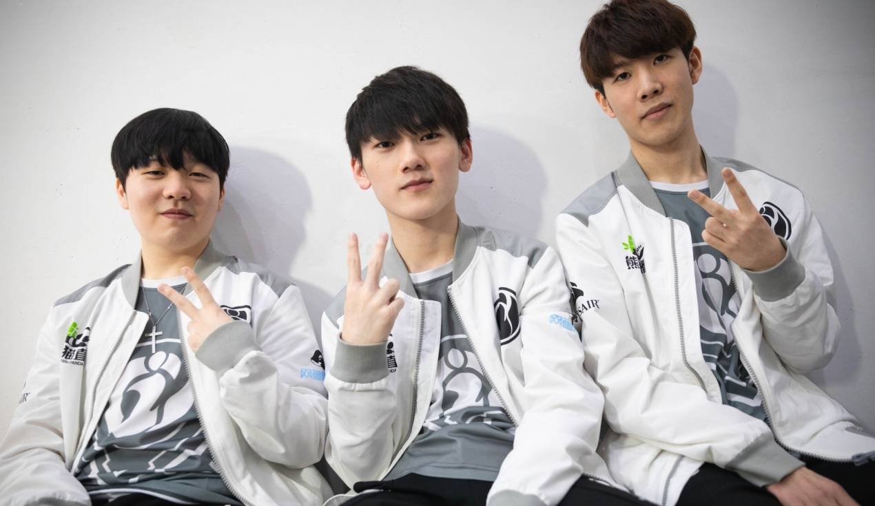 功离不开她 功离不开她