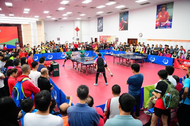 更是一面照 更是一面照