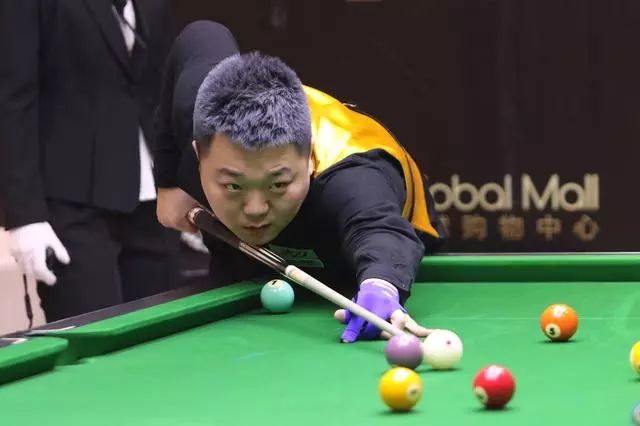 迫使对手自 迫使对手自